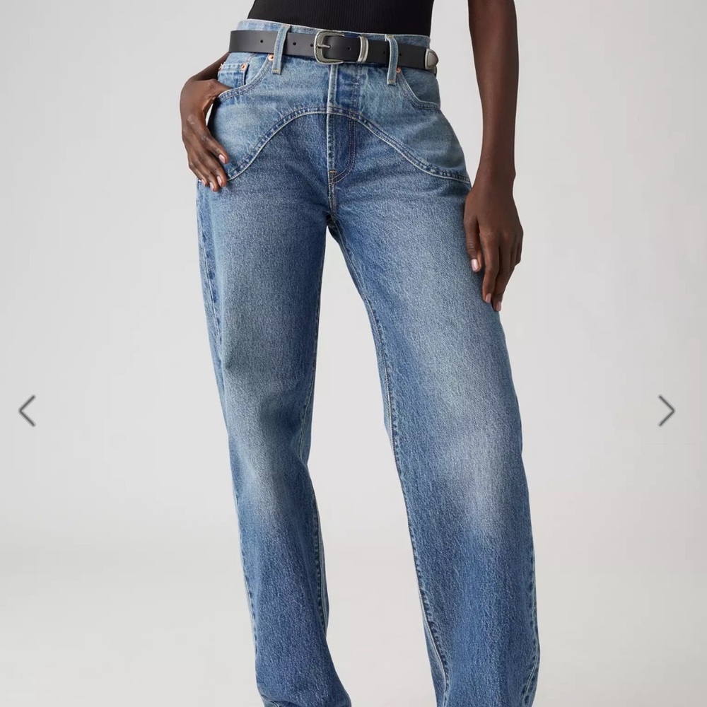 Levi's Straight Leg Jeans in Medium Blue Wash